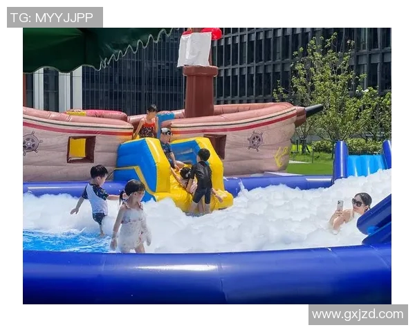 阳光明媚的假日时光尽享奢华室外泳池，畅游清凉一夏的理想之地