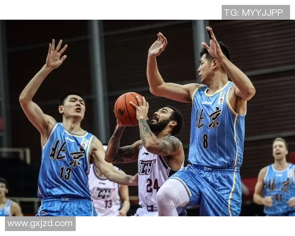 深入分析广州篮球队与北京篮球队的比赛节奏与战术对决 深入分析广州篮球队与北京篮球队的比赛节奏与战术对决